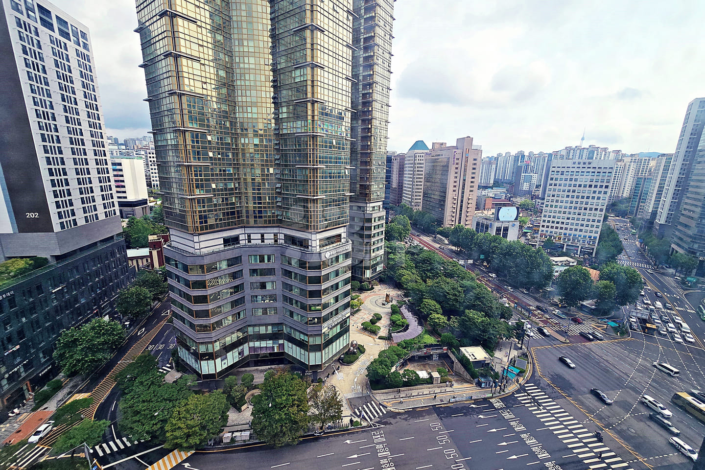10 seconds from Gongdeok Station ๐ฟ Cinema Vi 15th image